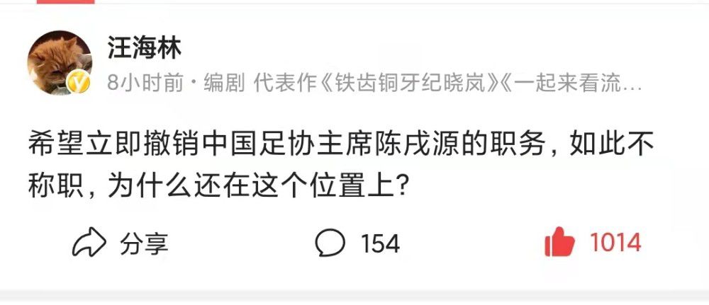 【比赛焦点瞬间】第6分钟，特里皮尔主罚位置不错的定位球，皮球稍稍高出。